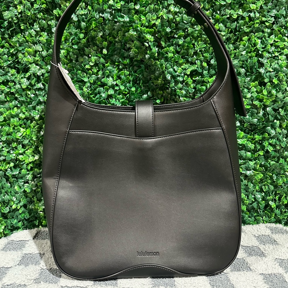 Lululemon Leather Alternative Shoulder Bag 8L NEW SOLDOUT - Picture 6 of 8